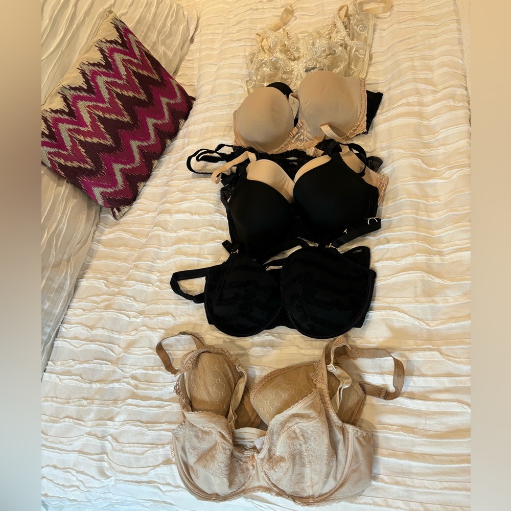 Lot of 13 32DD/E chantelle, simone perele, wacoal, and other brands